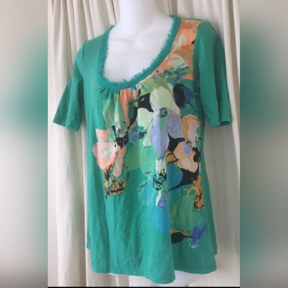 Akemi + Kin Anthropologie Green Floral Short Sleeve Top Keyhole Tie Back Neck XS